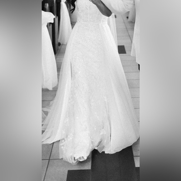 Made with love removable flowy overskirt and made with love cathedral veil - Picture 5 of 5